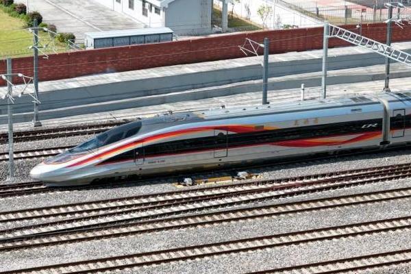 广湛高铁启动试运行