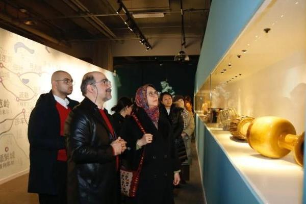 漫漫和鸣——中国艺术研究院藏丝绸之