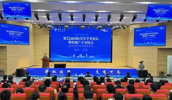 ��12���������ѧ����̳��У�ز��Ŷ�