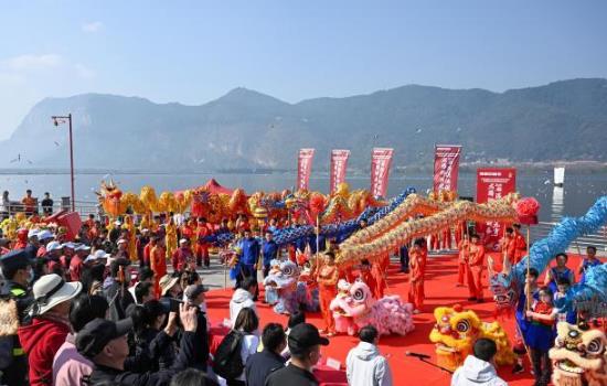 �����������������ʨ����ϲ����Ԫ��