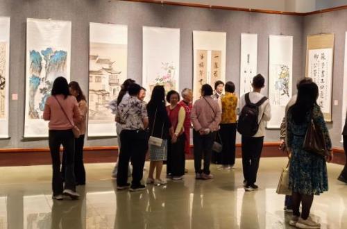 �й����າīȺ�������۰Ĵ�����Ů��������Ʒ��չ��Ļ