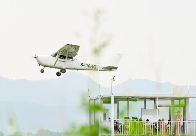 ȫ�����ͷɻ��������߷��м��껪��Ļ