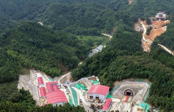 长沙至赣州高铁小江村隧道顺利贯通